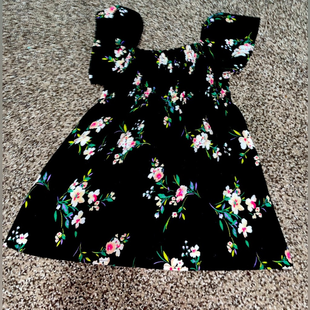 Black floral shirt size 7/8 In kids.